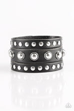 將圖片載入圖庫檢視器 Paparazzi Win Your Spurs - Black Bracelet - Bauble and Bling Boutique 