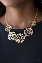 Laden Sie das Bild in den Galerie-Viewer, Rosy Rosette - Gold