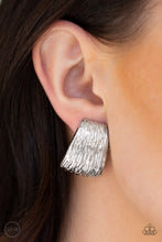 Cargar imagen en el visor de la galería, Paparazzi Superstar Shimmer - Silver Clip On Earring