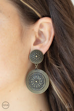 Cargar imagen en el visor de la galería, Paparazzi Magnificent Medallions - Brass Clip On Earring - Bauble and Bling Boutique 